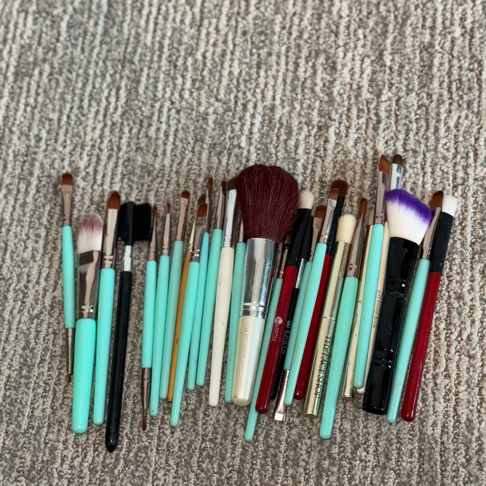 Bundle Lot of Makeup Brushes
